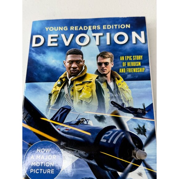 Devotion Adam Makos Book Teen Novel Historical Biography Pilots Friends Navy War - Picture 2 of 7